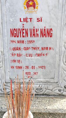 Ảnh bia mộ của liệt sĩ Nguyễn Văn Năng