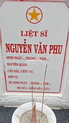 Ảnh bia mộ của liệt sĩ Nguyễn Văn Phu