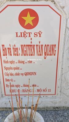 Ảnh bia mộ của liệt sĩ Nguyễn văn Quang
