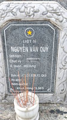 Ảnh bia mộ của liệt sĩ NGUYỄN VĂN QUÝ