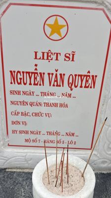 Bia mộ tại Xã Quế Long - Huyện Núi Thành - Quảng Nam · ảnh: Be You — liệt sĩ NGUYỄN VĂN QUYÊN