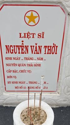 Ảnh bia mộ của liệt sĩ Nguyễn Văn Thời