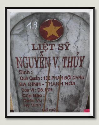 Ảnh bia mộ của liệt sĩ Nguyễn Văn Thuỷ