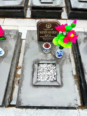 Bia mộ tại Pleiku - Thành phố Pleiku - Gia Lai · ảnh: Nguyễn Ngọc Huệ — liệt sĩ NGUYỄN VĂN TÍCH