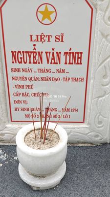 Ảnh bia mộ của liệt sĩ Nguyễn Văn Tính