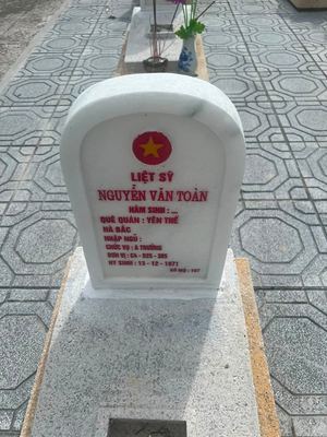 Ảnh bia mộ của liệt sĩ NGUYỄN VĂN TOÀN