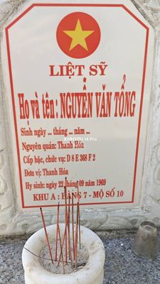 Ảnh bia mộ của liệt sĩ Nguyễn Văn Tổng