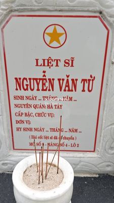 Ảnh bia mộ của liệt sĩ Nguyễn Văn Từ