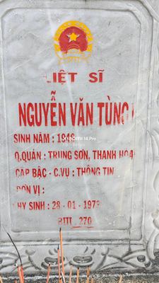 Ảnh bia mộ của liệt sĩ Nguyễn Văn Tùng