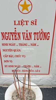 Ảnh bia mộ của liệt sĩ Nguyễn Văn Tưởng