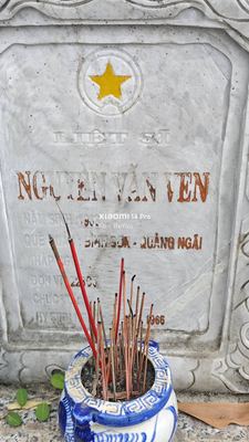 Bia mộ tại Nghĩa trang xã Bình Định - Huyện Thăng Bình - Quảng Nam · ảnh: Be You — liệt sĩ Nguyễn Văn Ven