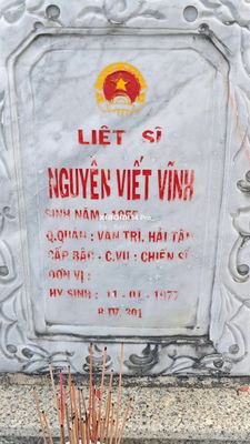 Ảnh bia mộ của liệt sĩ Nguyễn Viết Vĩnh