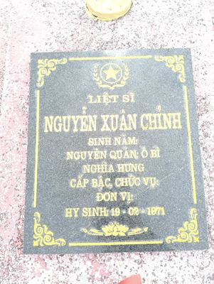 Ảnh bia mộ của liệt sĩ Nguyễn Xuân Chĩnh