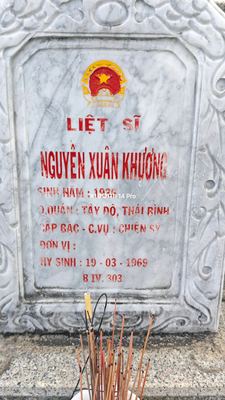 Ảnh bia mộ của liệt sĩ Nguyễn Xuân Khương