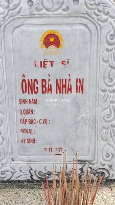 Ảnh bia mộ của liệt sĩ ÔNG BÀ NHÀ IN
