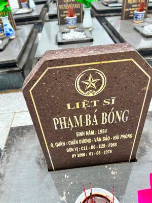 Ảnh bia mộ của liệt sĩ Phạm Bá Bóng