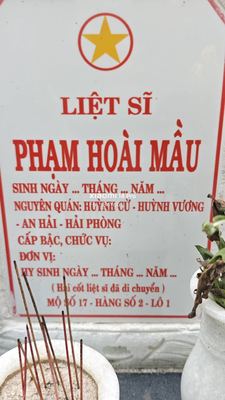 Ảnh bia mộ của liệt sĩ Phạm Hài Mầu