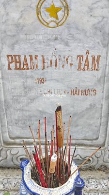 Bia mộ tại Nghĩa trang xã Bình Định - Huyện Thăng Bình - Quảng Nam · ảnh: Be You — liệt sĩ PHẠM HỒNG TÂM
