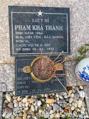 Ảnh bia mộ của liệt sĩ Phạm Khả Thành