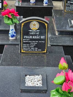 Ảnh bia mộ của liệt sĩ Phạm Khắc My