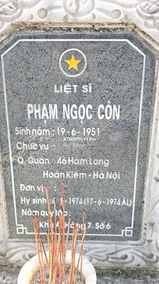 Bia mộ tại Quế Thọ - Huyện Núi Thành - Quảng Nam · ảnh: Be You — liệt sĩ PHẠM NGỌC CÔN