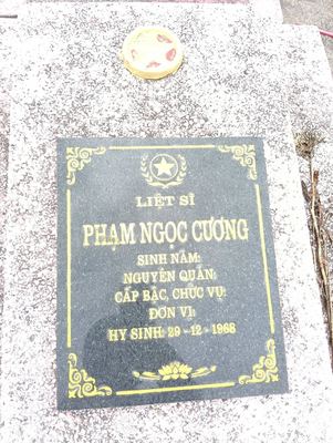 Bia mộ tại xã Hiền ninh - Xã Hiền Ninh - Huyện Quảng Ninh - Quảng Bình · ảnh: FB Nguyễn Hoàng Dương — liệt sĩ Phạm Ngọc Cương