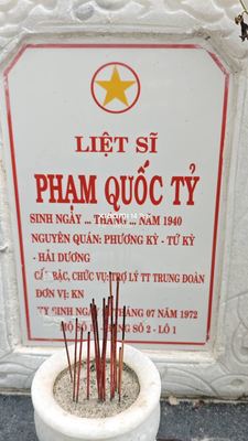 Ảnh bia mộ của liệt sĩ Phạm Quốc Tỷ