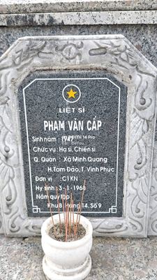 Bia mộ tại Quế Thọ - Huyện Núi Thành - Quảng Nam · ảnh: Be You — liệt sĩ PHẠM VĂN CẤP