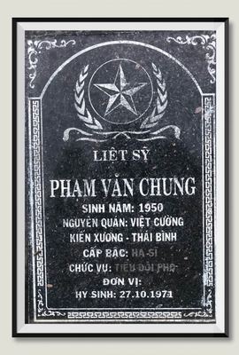 Ảnh bia mộ của liệt sĩ Phạm Văn Chung