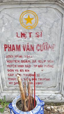 Bia mộ tại Nghĩa trang xã Bình Định - Huyện Thăng Bình - Quảng Nam · ảnh: Be You — liệt sĩ PHẠM VĂN CƯỜNG