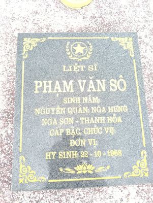 Ảnh bia mộ của liệt sĩ Phạm Văn Số