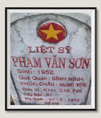 Ảnh bia mộ của liệt sĩ Phạm Văn Sơn