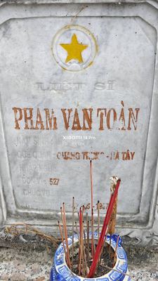 Ảnh bia mộ của liệt sĩ PHạm Văn Toàn
