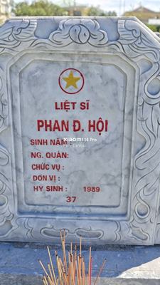 Bia mộ tại Nghĩa trang liệt sĩ Thành phố Tam Kỳ - tỉnh Quảng Nam · ảnh: Be You — liệt sĩ Phan Đ Hội