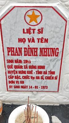 Bia mộ tại Xã Quế Long - Huyện Núi Thành - Quảng Nam · ảnh: Be You — liệt sĩ PHAN ĐÌNH NHUNG
