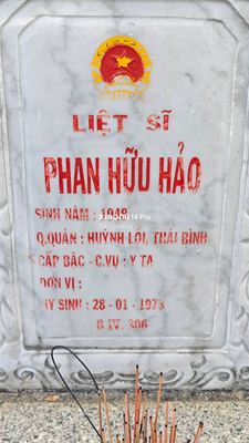 Ảnh bia mộ của liệt sĩ Phan Hữu Hảo