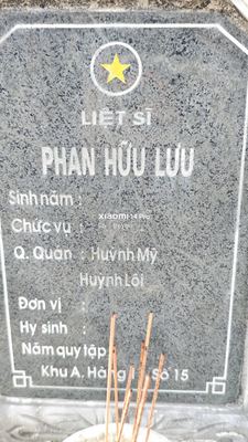 Ảnh bia mộ của liệt sĩ Phan Hữu Lưu