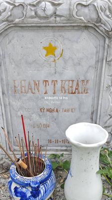 Bia mộ tại Nghĩa trang xã Bình Định - Huyện Thăng Bình - Quảng Nam · ảnh: Be You — liệt sĩ PHAN T T KHÂM