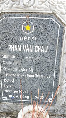 Ảnh bia mộ của liệt sĩ Phan Văn Cháu