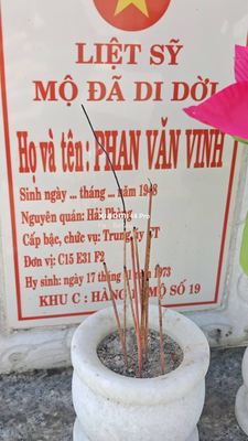 Bia mộ tại Xã Bình Lâm - Huyện Thăng Bình - Quảng Nam · ảnh: Be You — liệt sĩ PHAN VĂN VINH