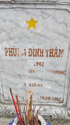 Bia mộ tại Nghĩa trang xã Bình Định - Huyện Thăng Bình - Quảng Nam · ảnh: Be You — liệt sĩ PHÙNG ĐÌNH THÂM