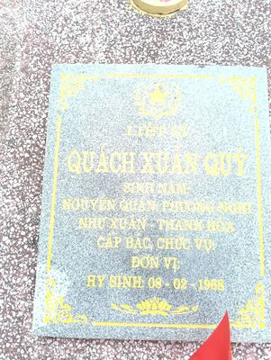 Bia mộ tại xã Hiền ninh - Xã Hiền Ninh - Huyện Quảng Ninh - Quảng Bình · ảnh: FB Nguyễn Hoàng Dương — liệt sĩ Quách Xuân Quý