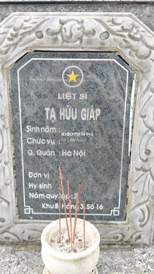Ảnh bia mộ của liệt sĩ Tạ Hữu Giáp