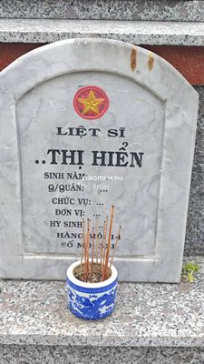 Bia mộ tại Nghĩa trang xã Bình Trị - Huyện Đại Lộc - Quảng Nam · ảnh: Be You — liệt sĩ ..THỊ HIỀN
