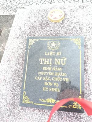 Bia mộ tại xã Hiền ninh - Xã Hiền Ninh - Huyện Quảng Ninh - Quảng Bình · ảnh: FB Nguyễn Hoàng Dương — liệt sĩ Thị Nữ