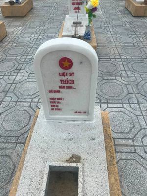 Bia mộ tại Nghĩa trang liệt sĩ Huyện Cam Lộ - tỉnh Quảng Trị · ảnh: Nguyen Hoa — liệt sĩ THÍCH