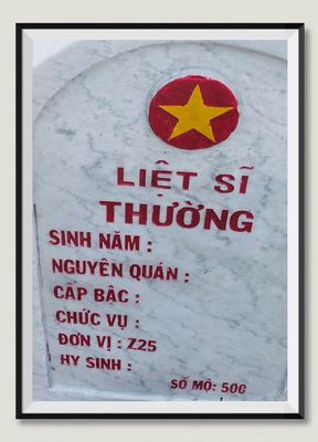 Bia mộ tại Nghĩa trang liệt sĩ Huyện Triệu Phong - tỉnh Quảng Trị · ảnh: Người Thái Bình.VN — liệt sĩ THƯỜNG