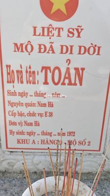 Bia mộ tại Xã Bình Lâm - Huyện Thăng Bình - Quảng Nam · ảnh: Be You — liệt sĩ TOẢN