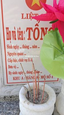 Bia mộ tại Xã Bình Lâm - Huyện Thăng Bình - Quảng Nam · ảnh: Be You — liệt sĩ TÔNG