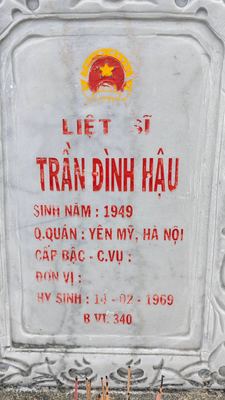 Ảnh bia mộ của liệt sĩ Trần Đình Hậu